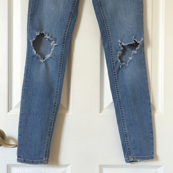 Free People Distressed Medium Wash High Waisted Ankle Cropped Skinny Jeans 26 - Picture 3 of 14